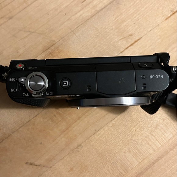 Sony NEX 3N Digital Camera (body only) great for vlogging 🎥 - Picture 3 of 5